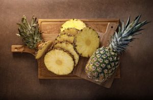 Read more about the article আনারসের ২০ টি স্বাস্থ্য উপকারিতা ও অপকারিতা (Pineapple Benefits and Harms)
